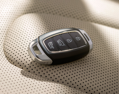 Chave presencial Smart Key com telecomando de travamento das portas e porta-malas  